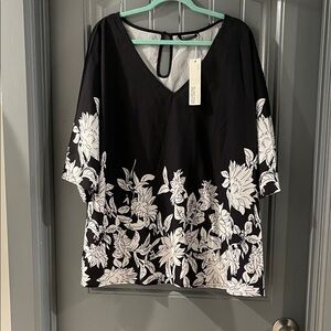BloomChic Monochrome Floral V-Neck Blouse